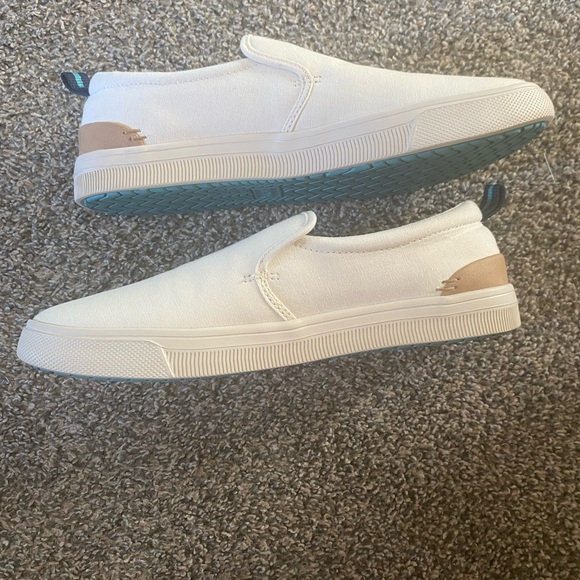 Women’s Tom’s canvas slip on shoe size 11 white/cream color - Picture 2 of 2